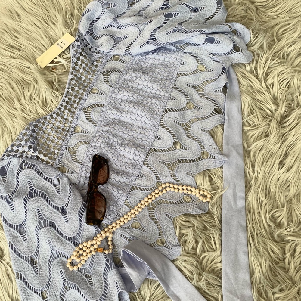 • Small • Open back • Never used, tags included